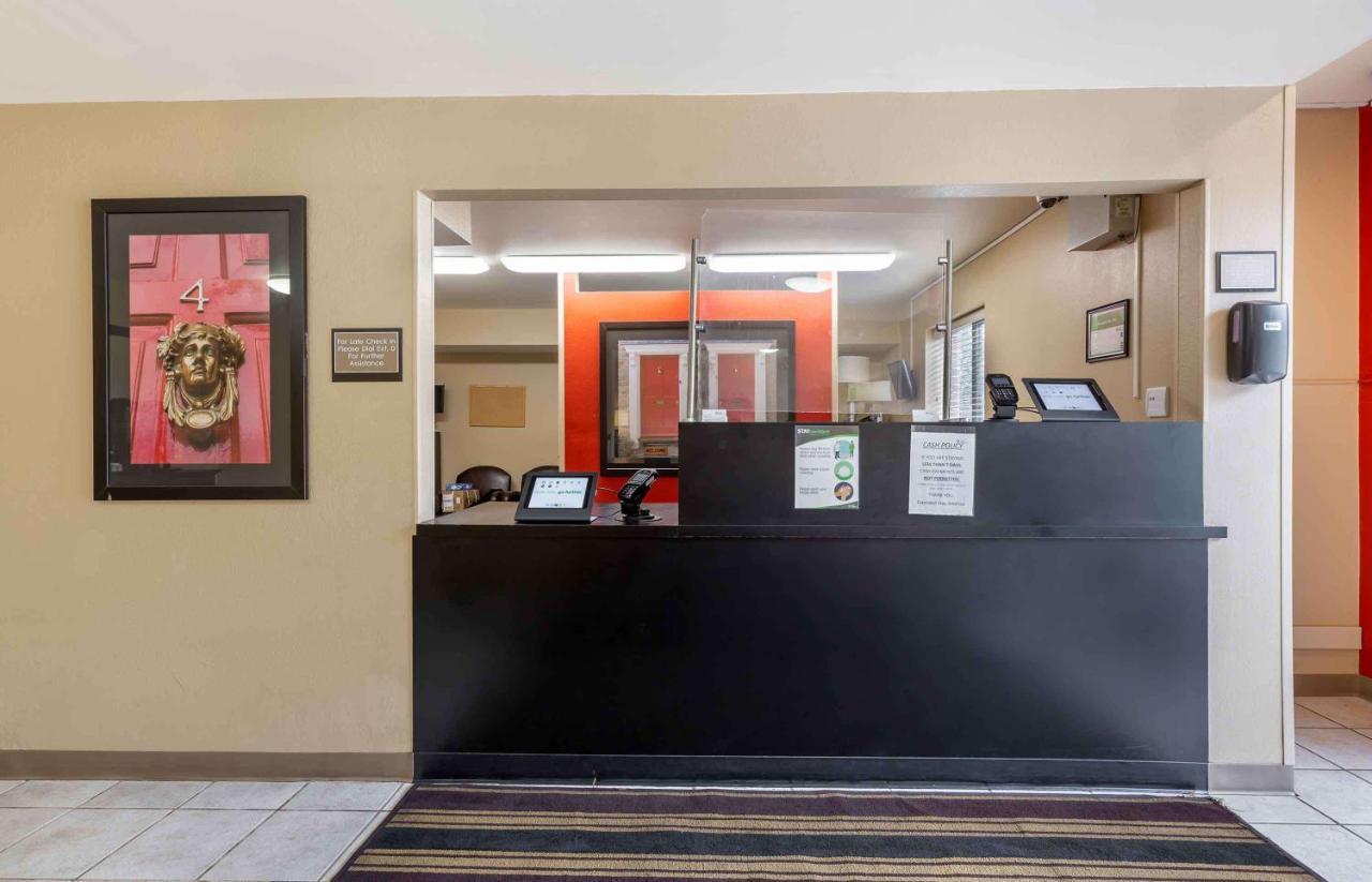 Suburban Studios Copley Akron West Exterior photo