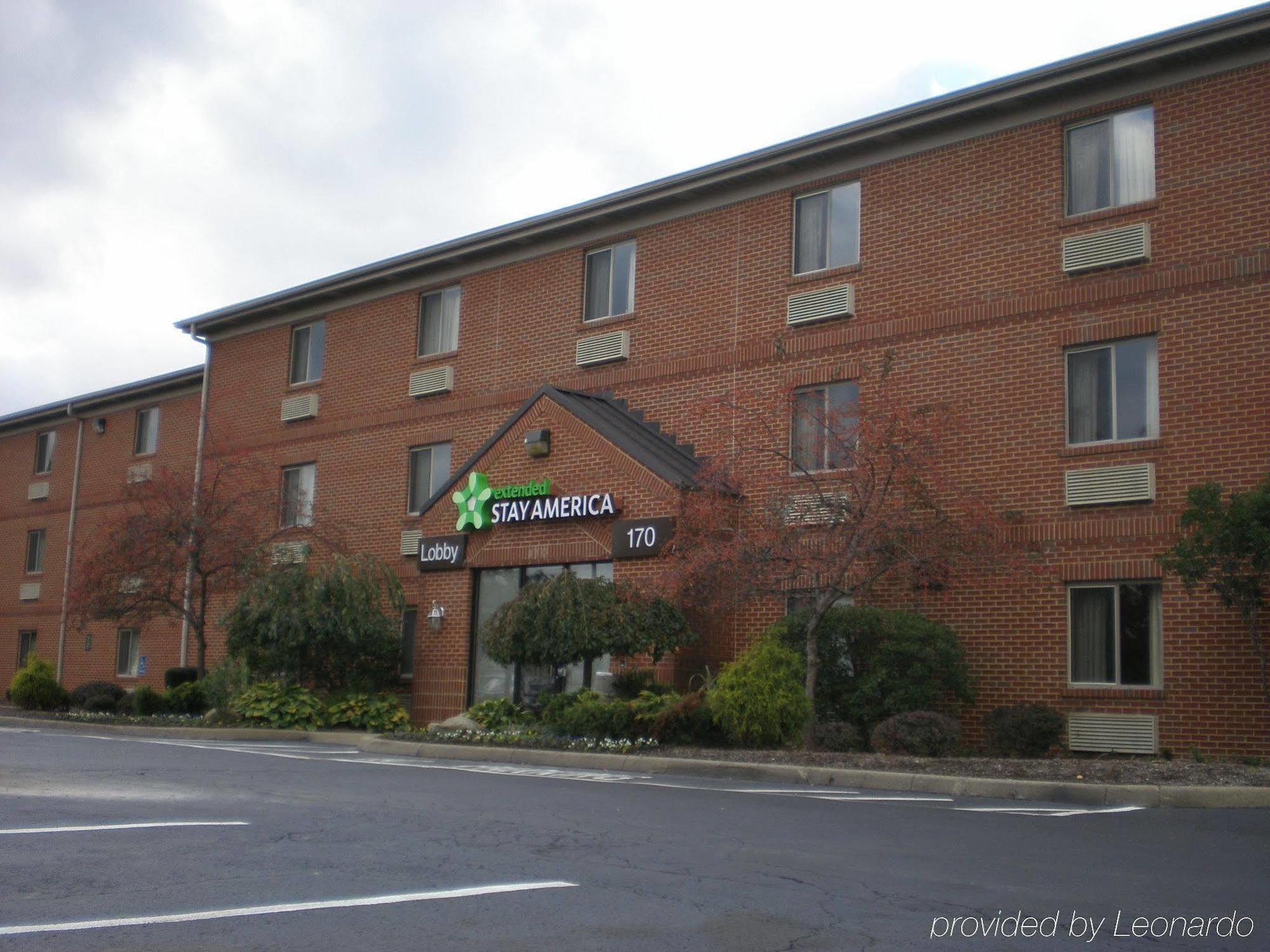 Suburban Studios Copley Akron West Exterior photo